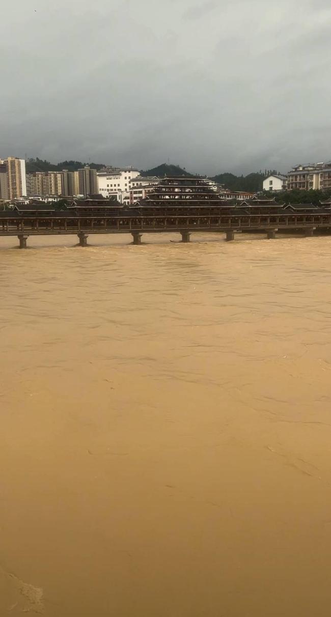 貴州榕江拉響全城警報 暴雨紅色預(yù)警發(fā)布