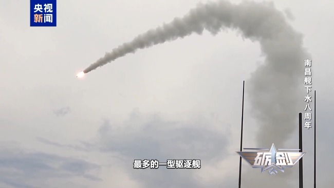 它是航母编队的“带刀侍卫”，以一对二逼退外舰！