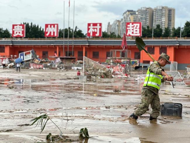 實(shí)地探訪暴雨后榕江村超體育場 球場受損嚴(yán)重