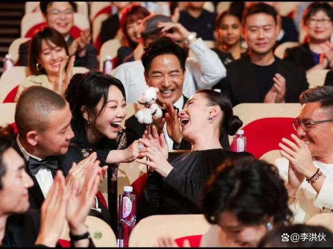 這屆白玉蘭獎(jiǎng)是女演員的友情局 姐妹情深共輝煌