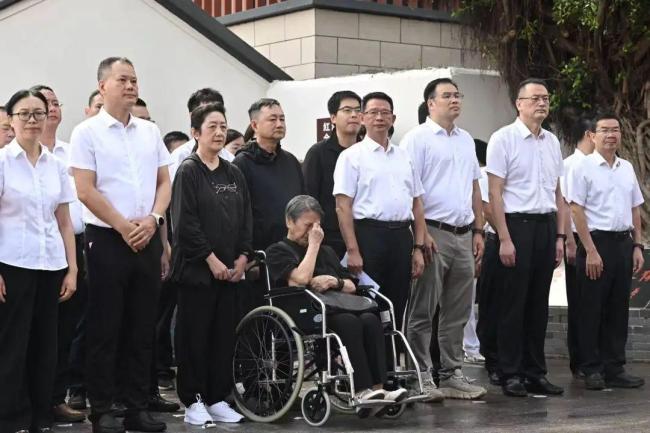 黃旭華院士今天安葬 國(guó)之脊梁長(zhǎng)眠故土