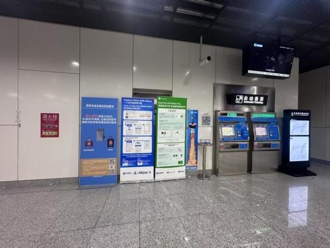 济南机场“随处可见”新规提醒：即日起携带不合规充电宝禁止乘坐境内航班