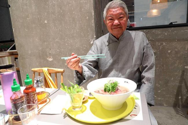 媒体谈蔡澜：他的美食文章接地气
