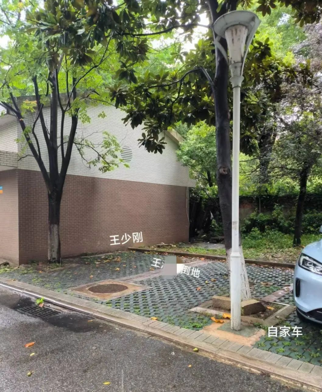 副教授被精神病人殺害 妻子發(fā)聲：殺人者為精神病人,，目前深陷民事賠償責(zé)任方認(rèn)定爭(zhēng)議