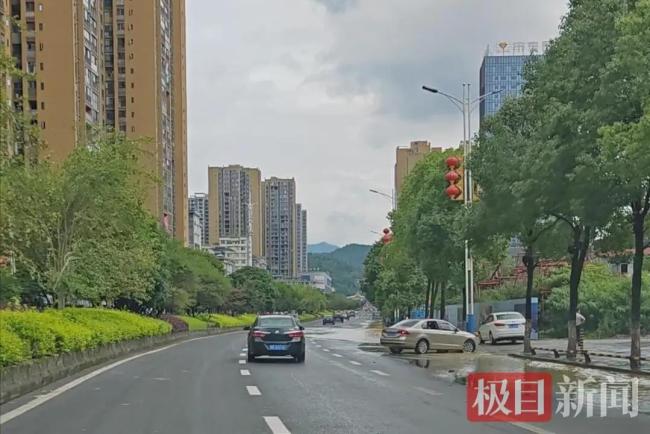 湖北咸丰县城积水已退 生活秩序恢复正常