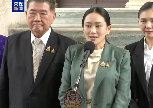 被停职后 泰国女总理佩通坦致歉 接受法院决定