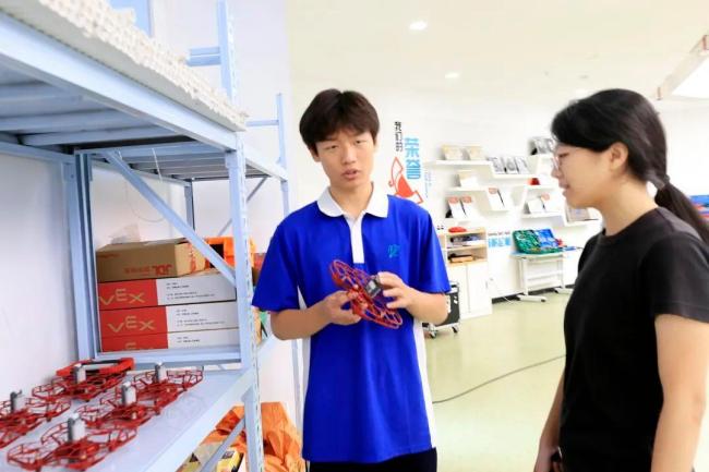 18歲高中生當(dāng)CEO 給母校捐了10萬 創(chuàng)業(yè)少年回饋社會(huì)