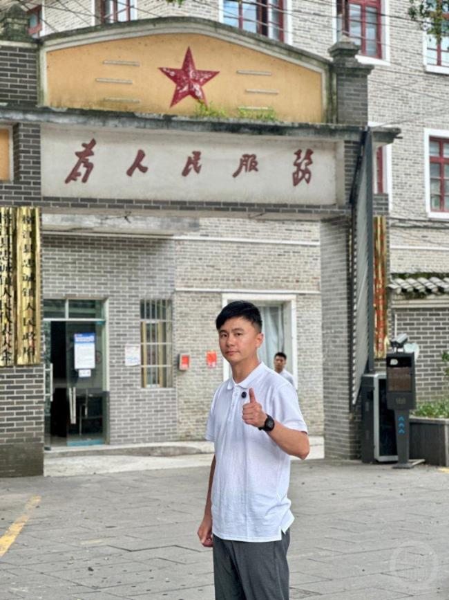 重庆助农主播急送1.5吨物资支援榕江 爱心汇聚暖人心