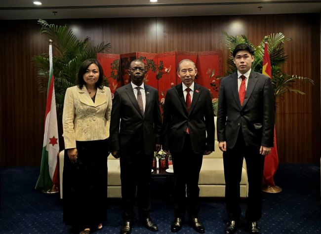 龙宇翔出席布隆迪共和国独立63周年招待会