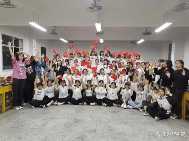 江西上饶回应幼师工资争议 行业薪资困境引关注