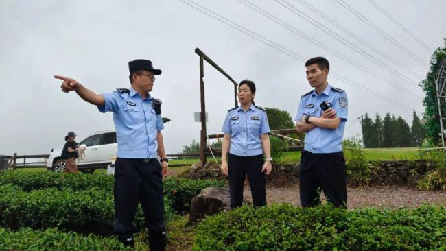 男子暴走6天只为忘掉前女友 高温下艰难寻回