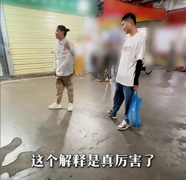 博主揭露市场用“鬼秤”遭匕首威胁 勇敢对峙黑商