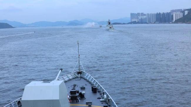 山東艦航母編隊(duì)抵達(dá)香港海域