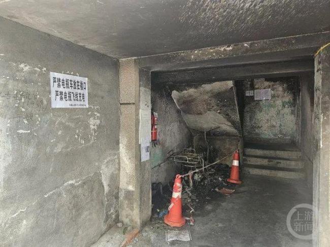 电动自行车引发火灾一家四口1死2伤 