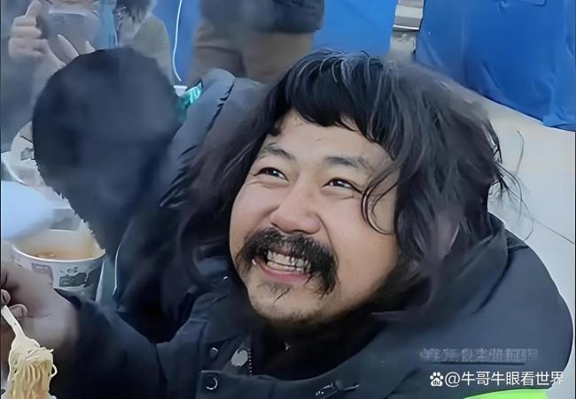 90后残障人士带19吨物资驰援贵州 跪行巨人的善举