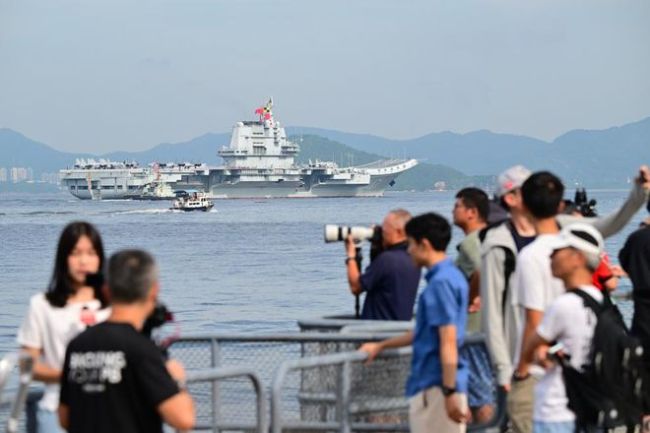专家称山东舰访港不是亮相是亮剑 展示海军实力