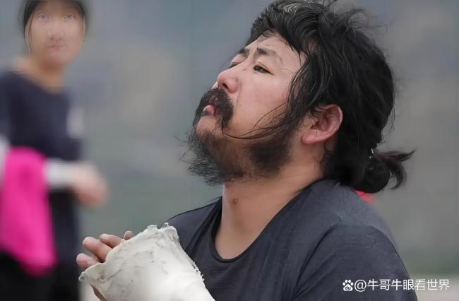 90后残障人士带19吨物资驰援贵州 跪行巨人的善举