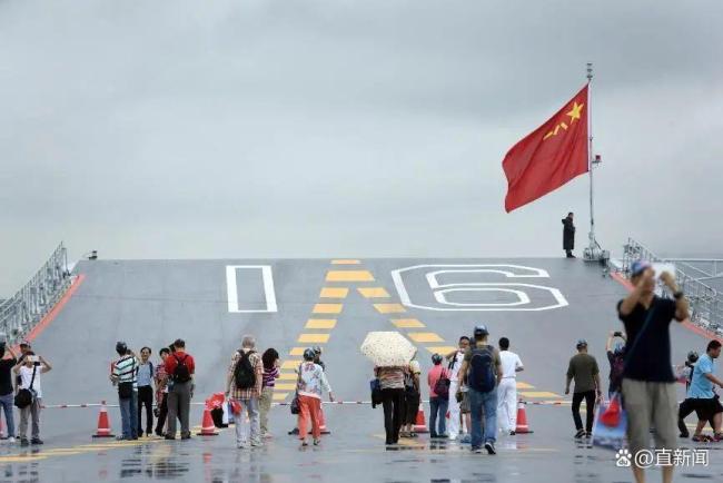 航母訪港甲板的字為何變了 海軍獨(dú)有的問候方式