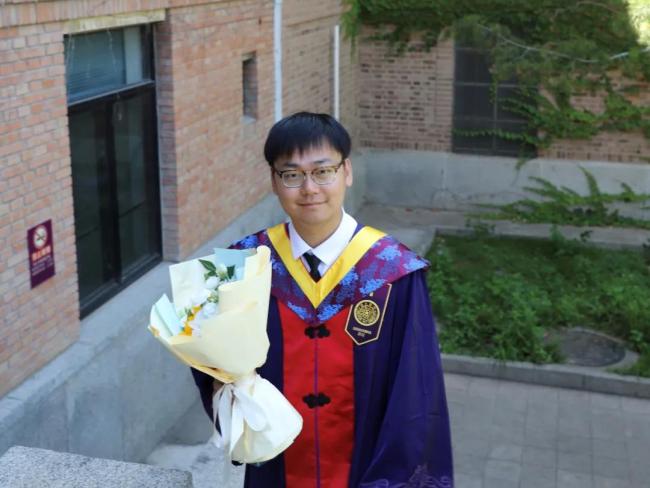 清华博士放弃百万年薪加盟交大 投身教学科研事业