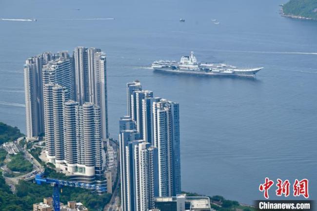 山東艦抵港市民稱身為中國人很安心