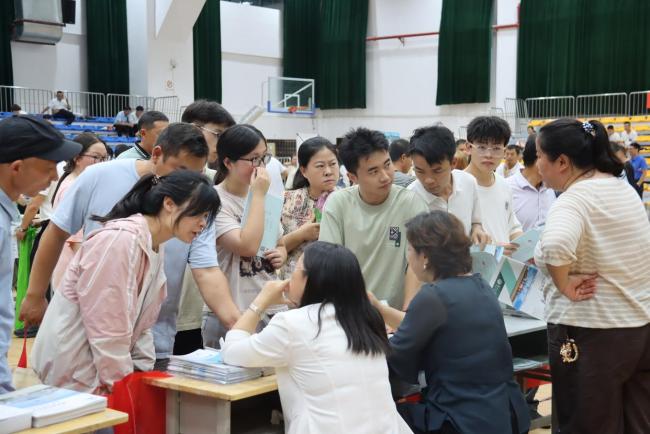贵州高考志愿填报工作结束 多举措保障平稳进行