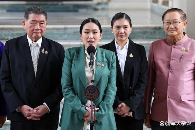 记者：佩通坦政治生涯再度迎来转机 宪法危机下的悬念