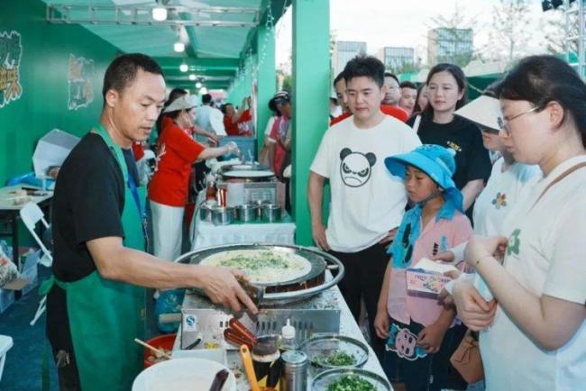 苏超门票成最难花出去的10块钱 撬动消费热潮