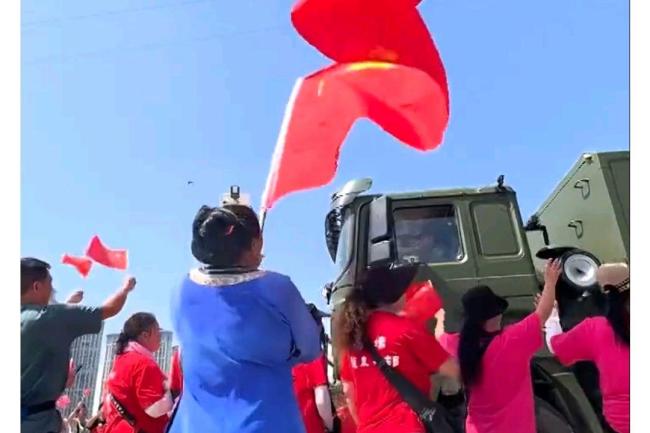又一次被鱼水情深的双向奔赴感动 军民共筑深情堤坝