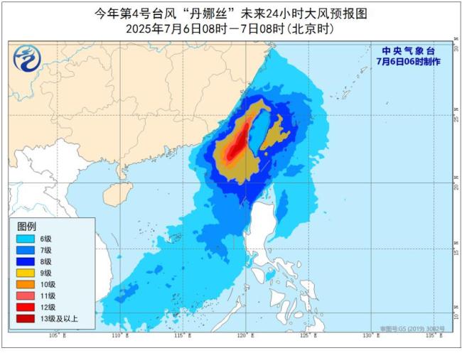 台风暴雨高温三预警齐发 多地面临极端天气挑战