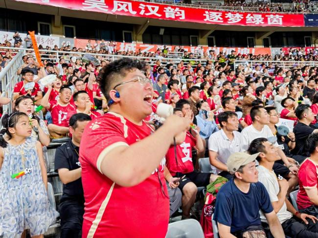 支付宝团建来看苏超秒变散装 赛场梗不断