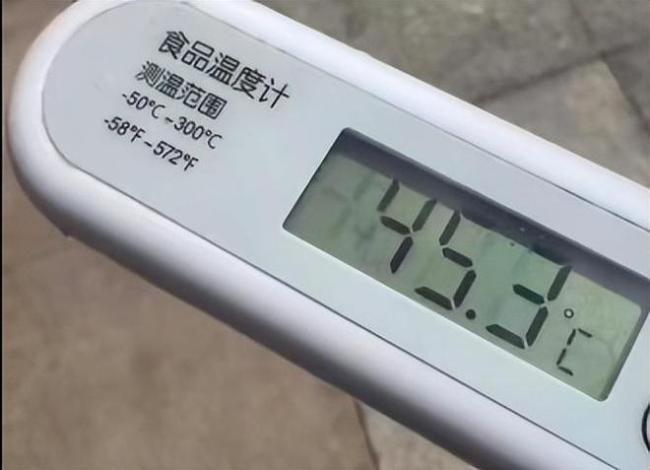 高校学生热晕送医 附近民宿酒店爆满 高温引发住宿难题