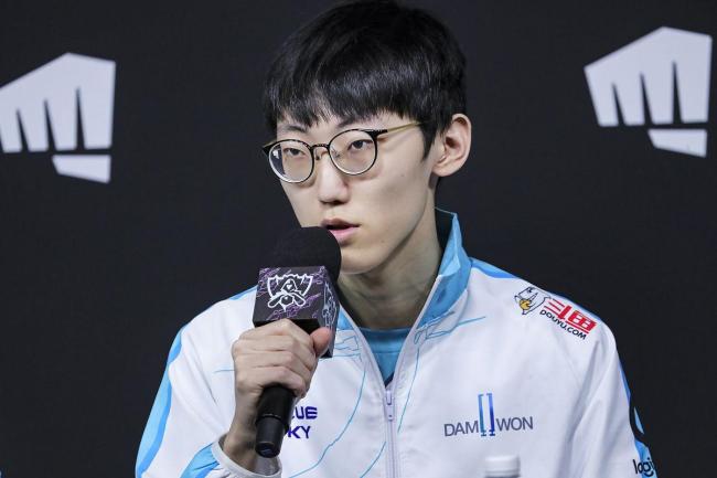 Faker状态拉满 五冠王的转型阵痛
