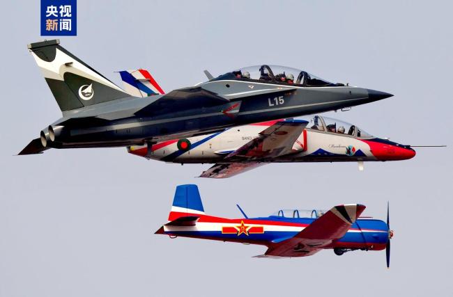 空軍三型教練機編隊飛行影像首次展現,！