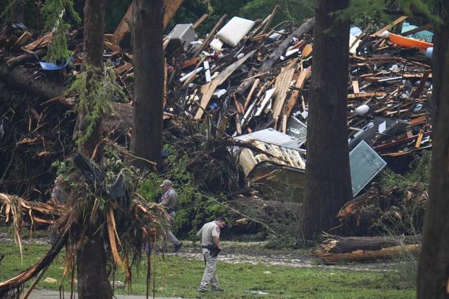 美国得州山洪易发区“无预警系统” 深夜暴雨致82人死亡