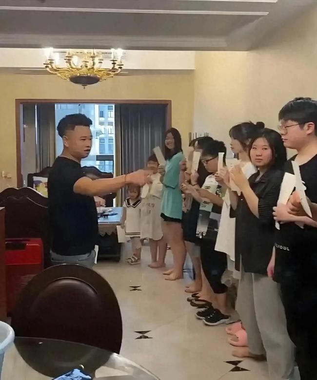 16個外甥又到舅舅家過暑假 歡樂團(tuán)聚時光