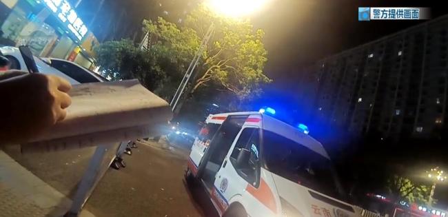 女子吃菌中毒后看到滿地都是白蛇 幻視驚動(dòng)警方救助