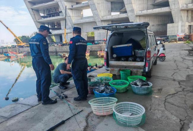 4人下海潛水電魚被當(dāng)場抓獲 非法捕撈再遭嚴(yán)打