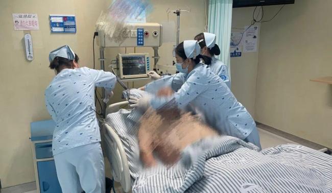 大爺39℃不開空調(diào)患熱射病