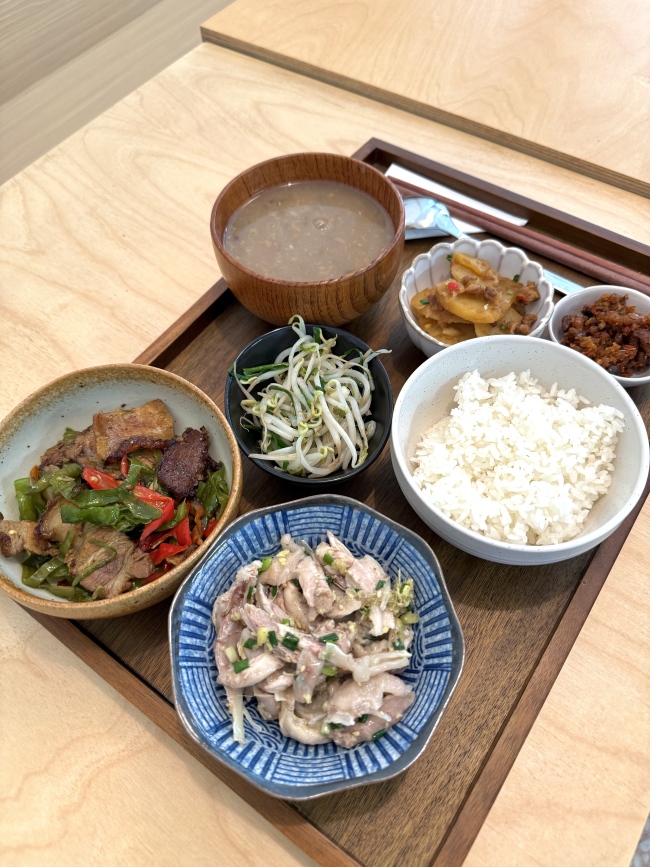父母为让女儿吃好来长沙开饭店