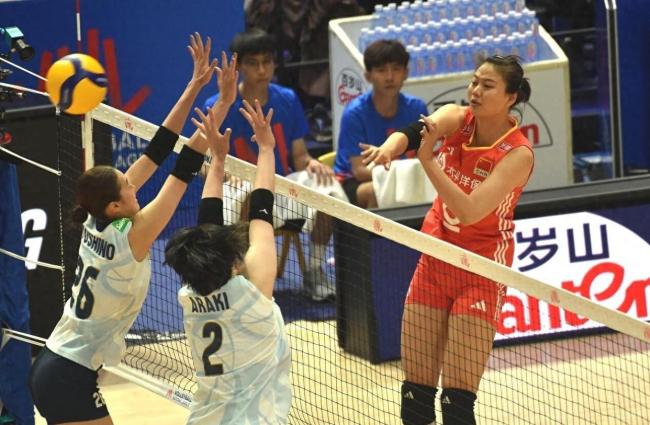 中国女排美国站首秀稳字当先 两个环节成胜负手