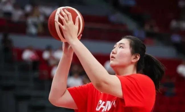 力克澳洲后女篮12人名单初现!李缘、罗欣棫位置稳固,最后悬念待解 生死战揭开终极悬念