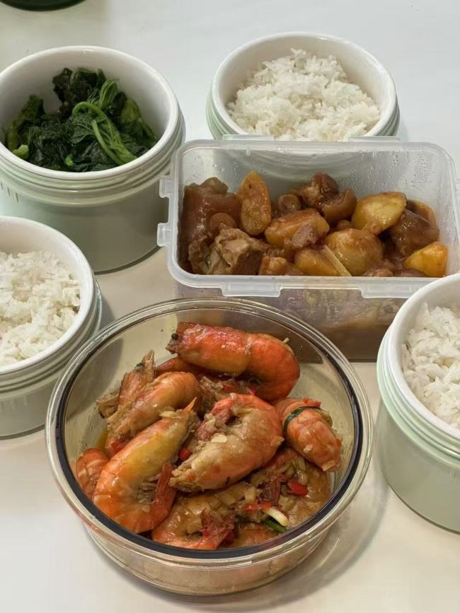 父母為讓女兒吃好來長沙開飯店