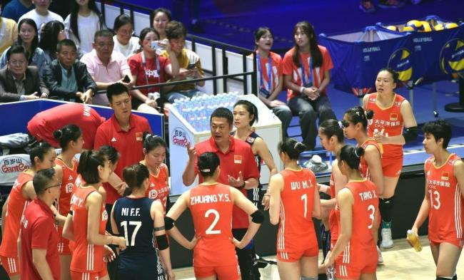 中国女排美国站首秀稳字当先 两个环节成胜负手 李盈莹张籽萱首搭