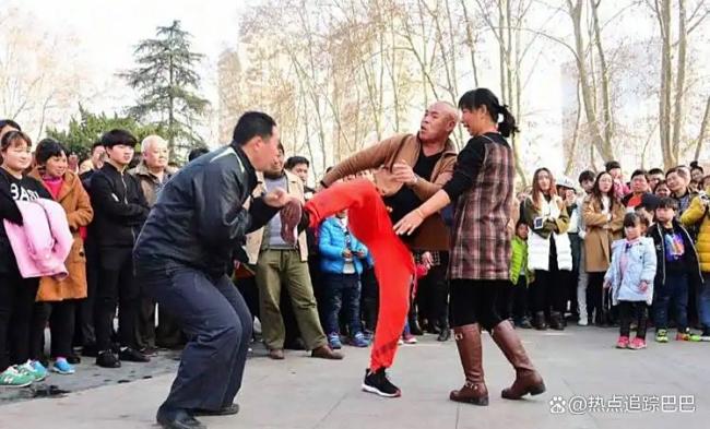 鄭州人民公園打人事件刑拘11人 廣場(chǎng)舞爭(zhēng)地引發(fā)械斗