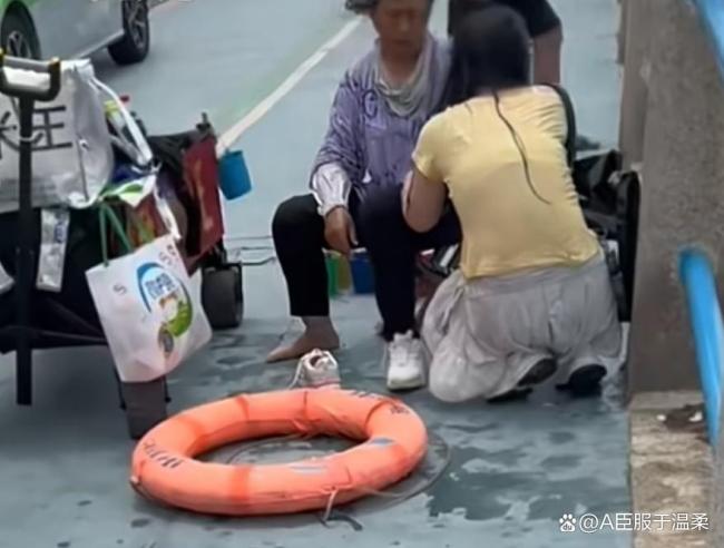 青島阿姨教科書式跳海救人