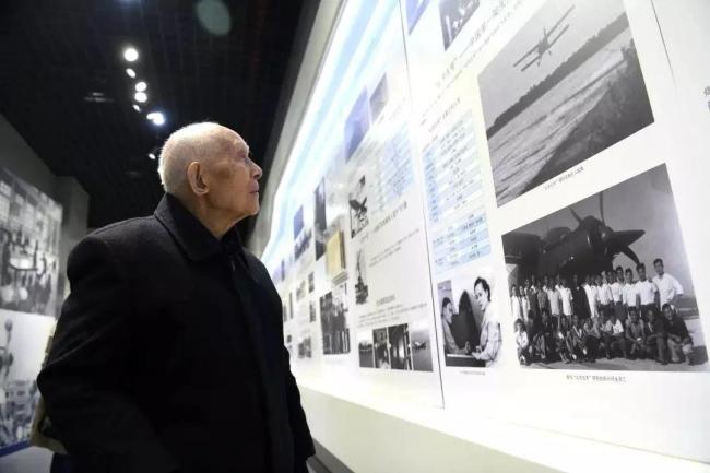60多年前，他帶頭研製的無人機就已經試飛成功