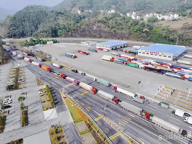 特朗普自导自演关税闹剧东润金融,越南被坑向中国表忠心?美国政策成笑话 越南冷静回应重塑战略选择