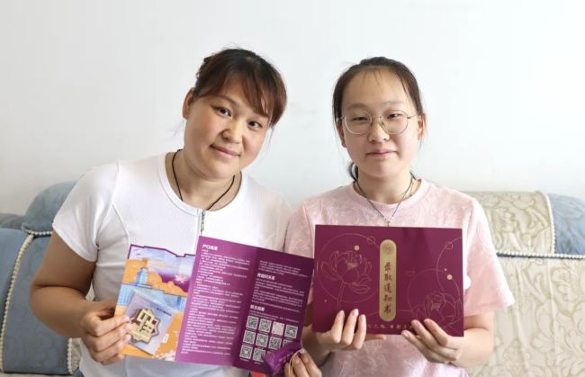 江蘇首封2025普招高考錄取通知書送達 考生喜迎南開大學通知書