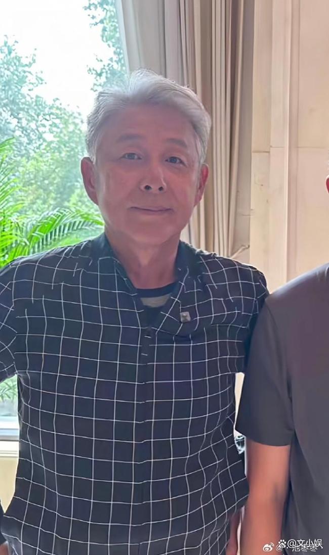 陳道明頭發(fā)全白了 老戲骨韻味更濃