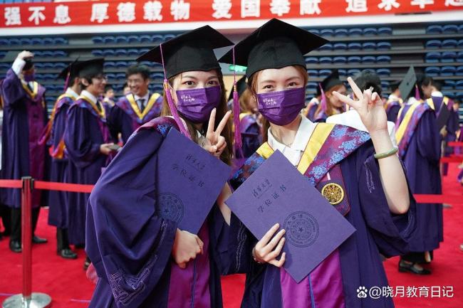 考上清華的女生也曾在夜晚復(fù)盤良久 網(wǎng)絡(luò)言論引發(fā)深思